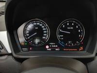 Pohľad na združený prístroj na palubnej doske