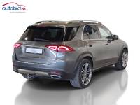 Skats no labās puses aizmugurē