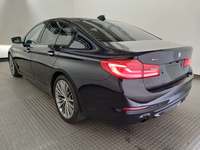 Vue de l’arrière gauche