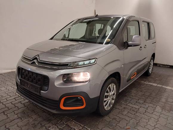 Вид спереди слева