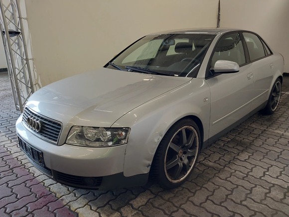 Pogled od napred levo