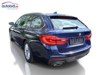 Skats no kreisās puses aizmugurē