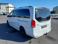 Vue de l’arrière gauche