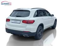 Skats no labās puses aizmugurē