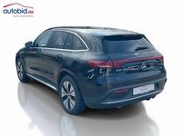 Skats no kreisās puses aizmugurē