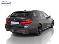 Skats no labās puses aizmugurē