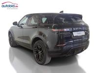 Skats no kreisās puses aizmugurē