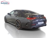 Skats no kreisās puses aizmugurē