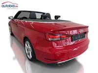 Vaade tagant vasakult