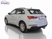 Skats no kreisās puses aizmugurē