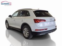 Skats no kreisās puses aizmugurē