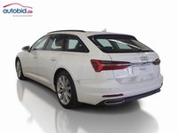 Skats no kreisās puses aizmugurē