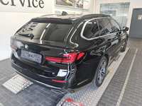 Pogled od pozadi desno