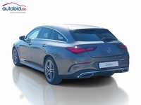 Skats no kreisās puses aizmugurē