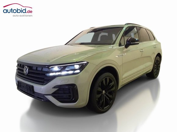 Skats no kreisās puses priekšā