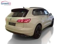 Skats no labās puses aizmugurē