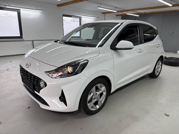 Изглед отпред отляво