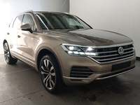 Pogled sprijeda desno