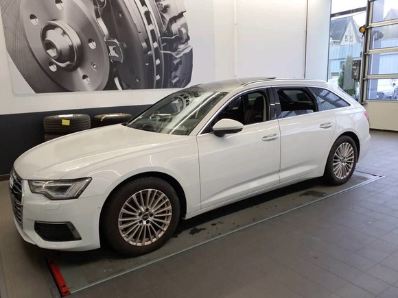 Вид спереди слева