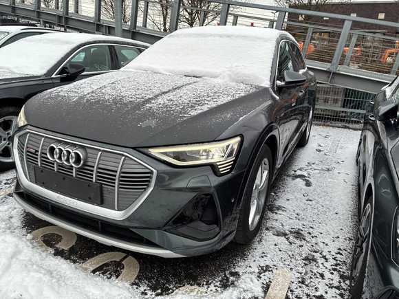 Вид спереди слева