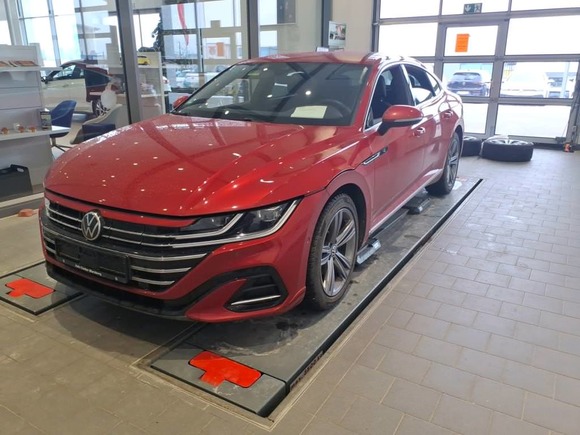 Вид спереди слева