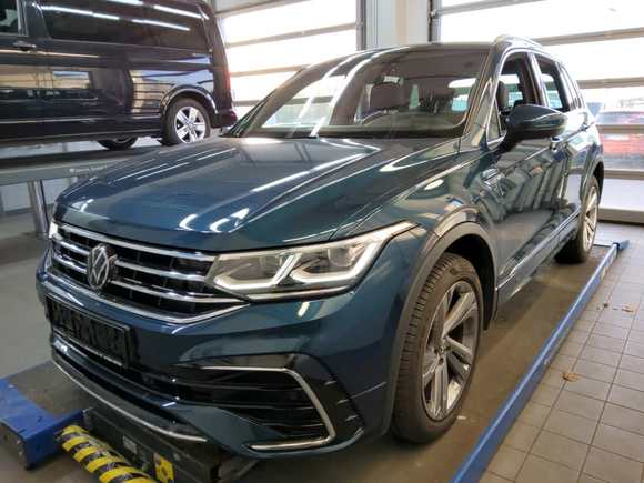 Вид спереди слева