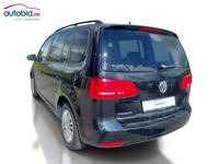 Skats no kreisās puses aizmugurē