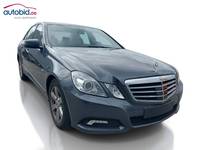 Pogled sprijeda desno