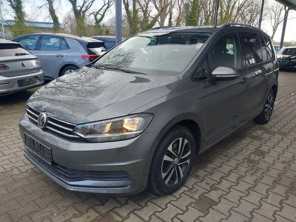 Skats no kreisās puses priekšā