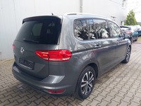 Skats no labās puses aizmugurē