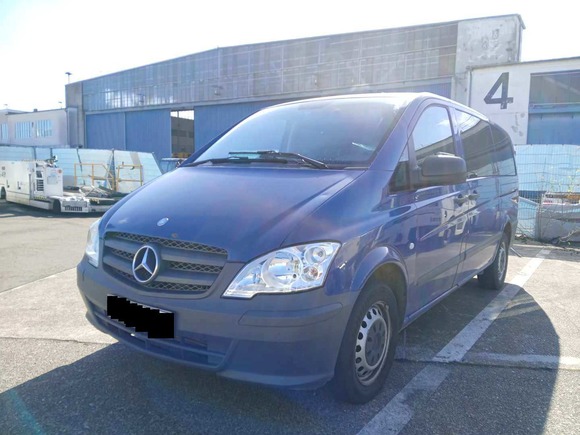 Вид спереди слева