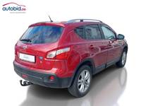 Skats no labās puses aizmugurē