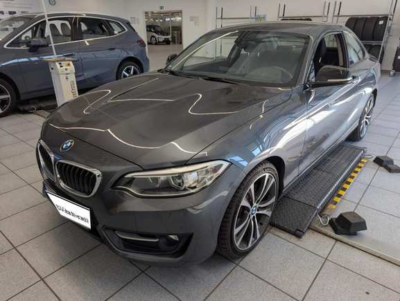 Skats no kreisās puses priekšā