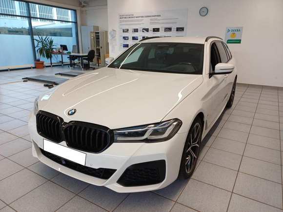 Skats no kreisās puses priekšā