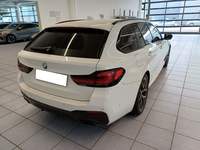 Skats no labās puses aizmugurē