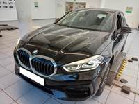 Skats no kreisās puses priekšā