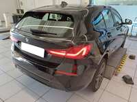 Skats no labās puses aizmugurē