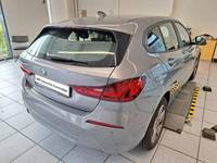 Pogled od pozadi desno