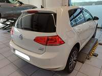 Skats no labās puses aizmugurē