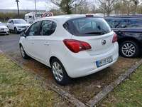 Pogled od pozadi levo