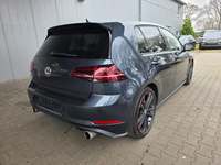 Pogled od pozadi desno