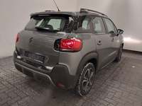 Pogled od pozadi desno