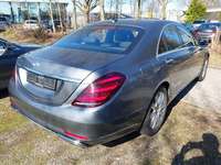 Skats no labās puses aizmugurē