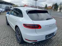 Pogled od pozadi levo