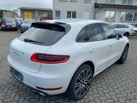 Pogled od pozadi desno