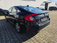 Vue de l’arrière gauche