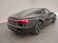 Pogled od pozadi desno