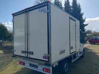 Pogled od pozadi desno