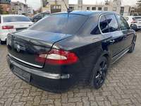 Pogled od pozadi desno