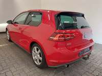 Skats no kreisās puses aizmugurē